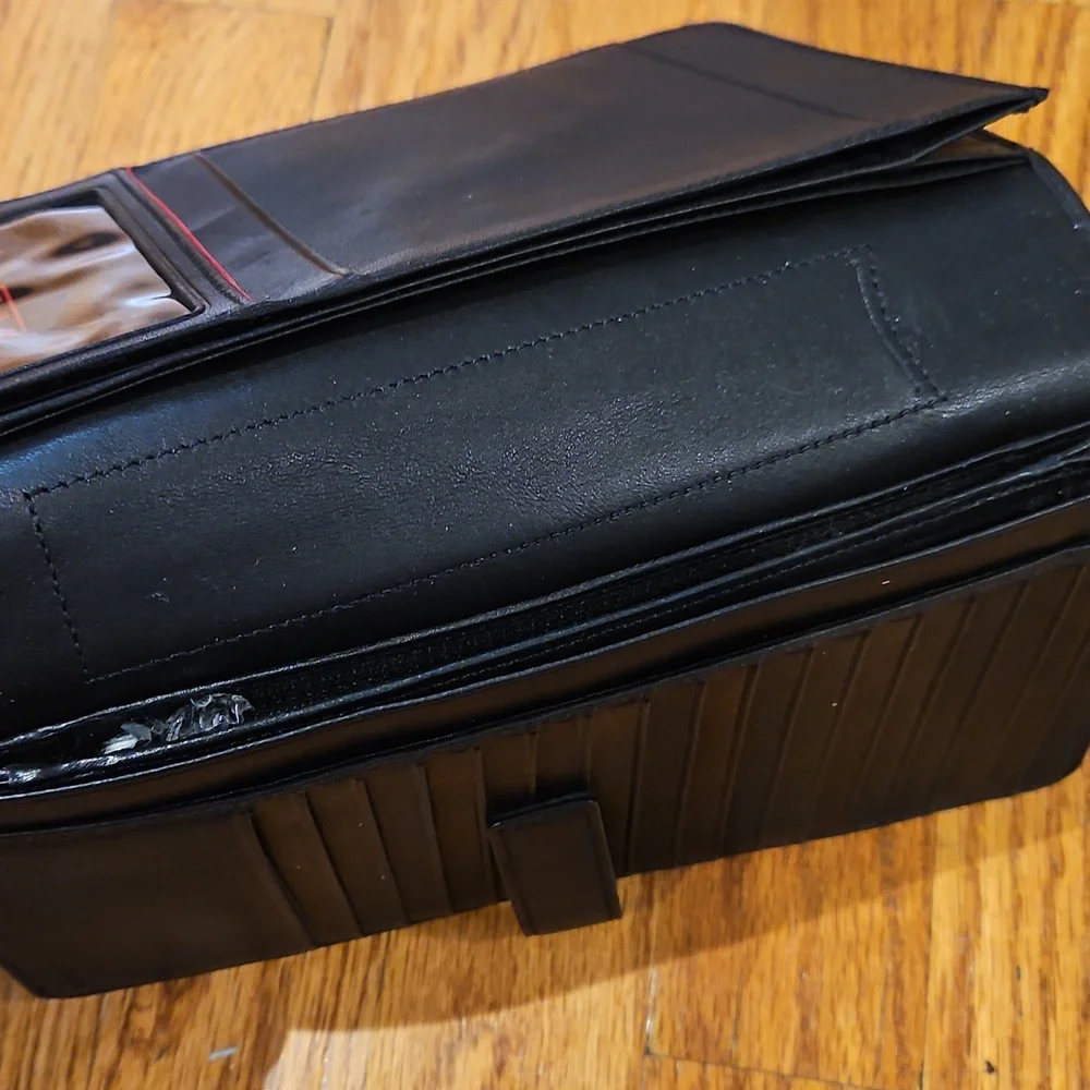 TUMI Leather Passport Case And Wallet - Picture 6 of 9